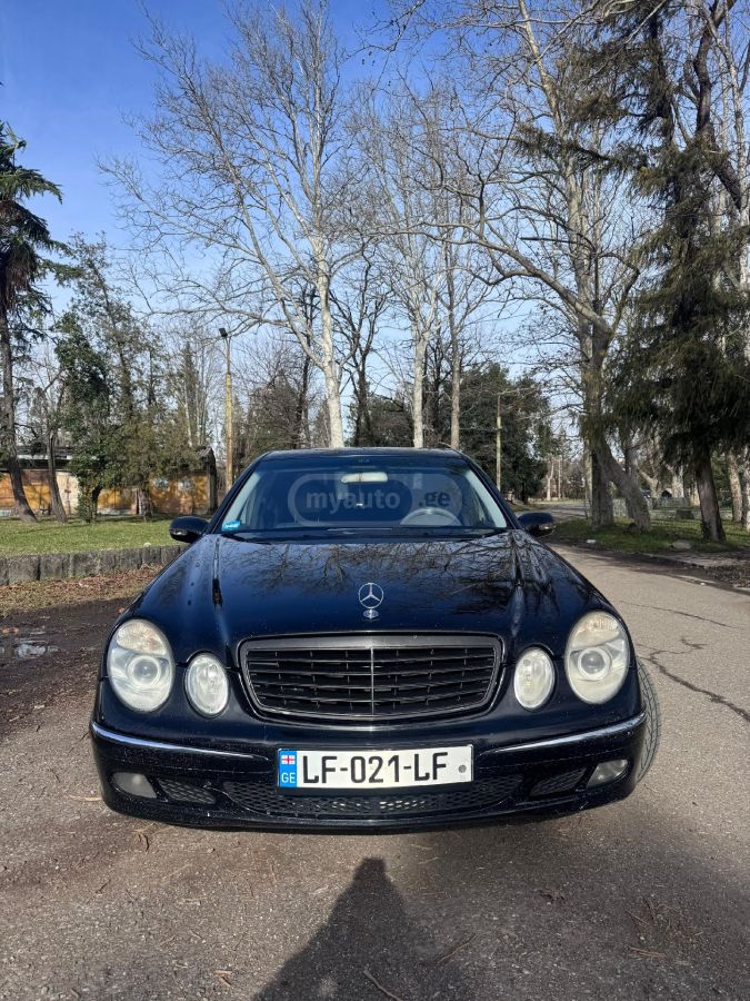 Mercedes-Benz E 500 2002 — photo 2
