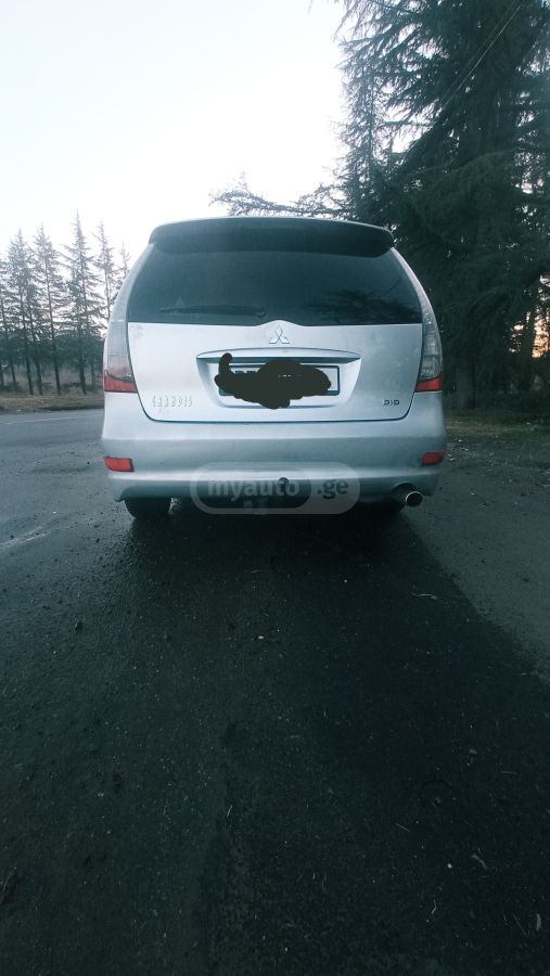 Mitsubishi Grandis 2006 — photo 2