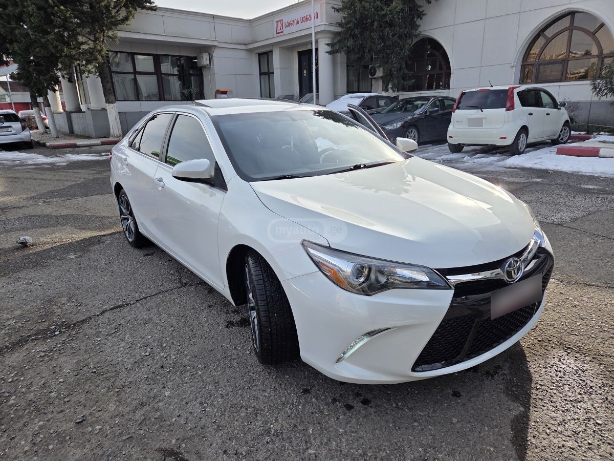 Toyota Camry 2015 — photo 2