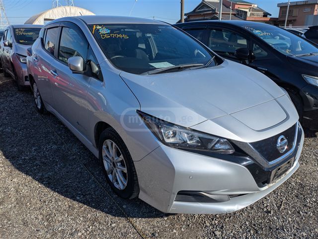 Nissan Leaf 2018 — photo 2