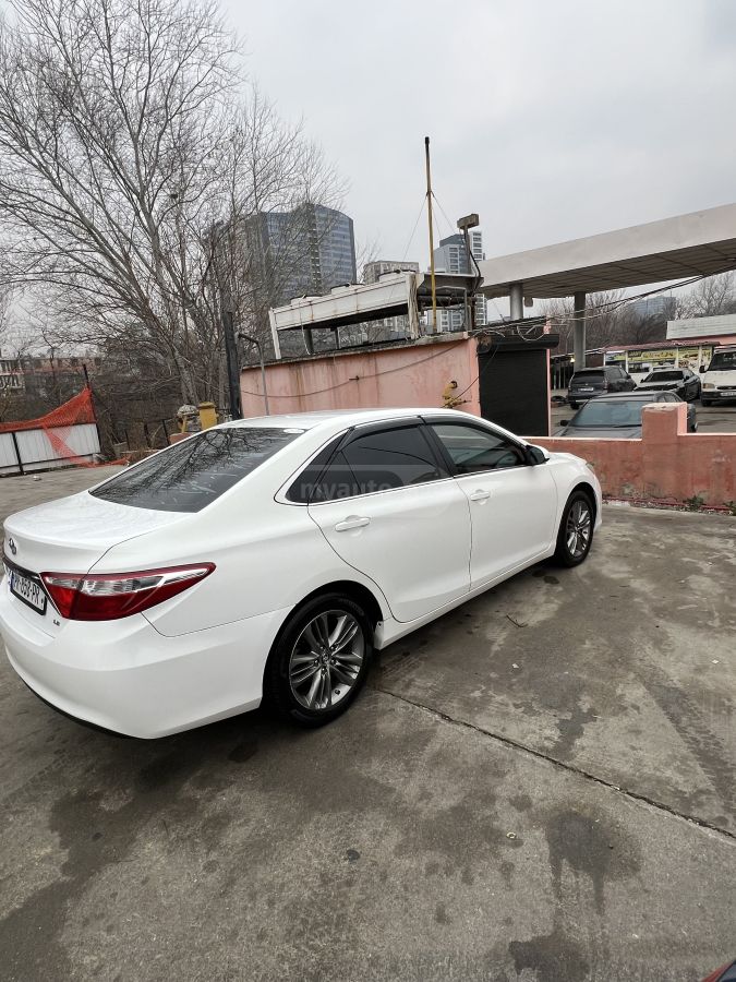 Toyota Camry 2015 — photo 2