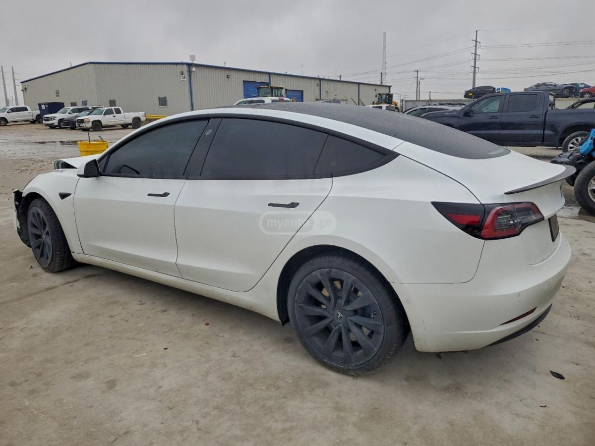 Tesla Model 3 2021 — photo 2