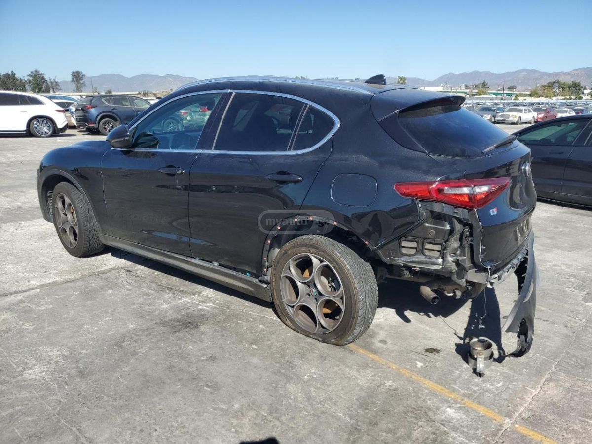 Alfa Romeo Stelvio 2018 — photo 2