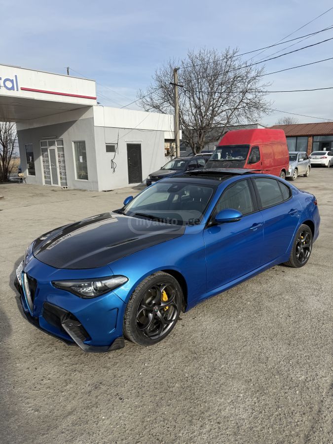 Alfa Romeo Giulia 2018 — photo 2