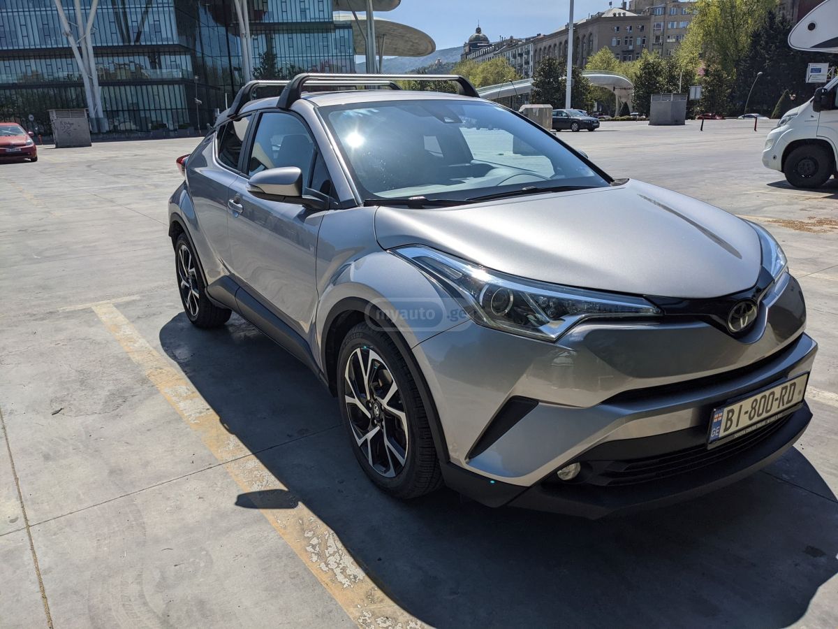 Toyota C-HR 2019 — photo 2