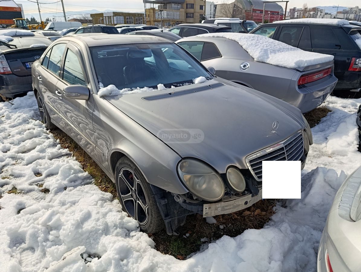 Mercedes-Benz E 350 2005 — photo 2