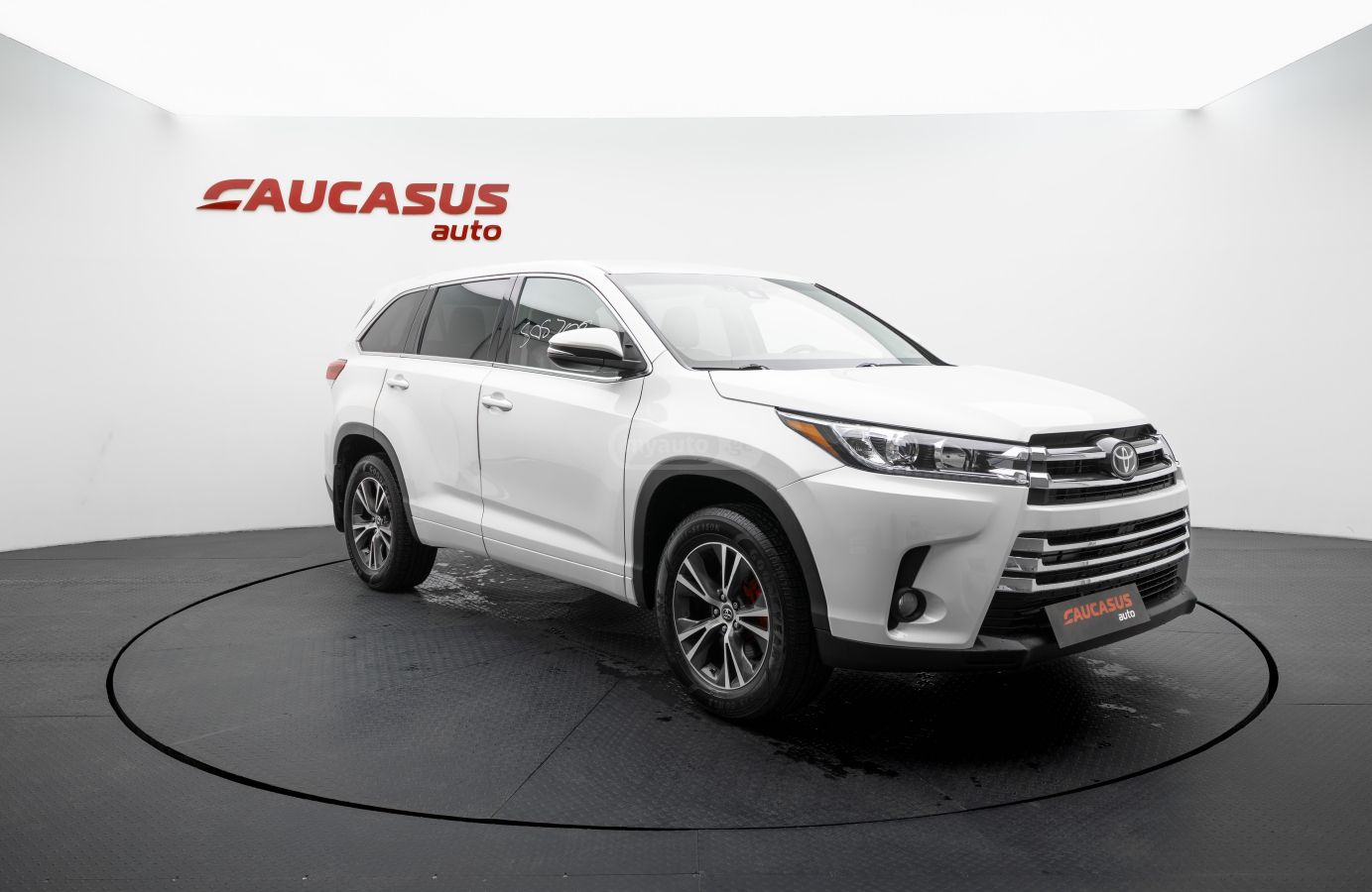 Toyota Highlander 2018 — photo 2