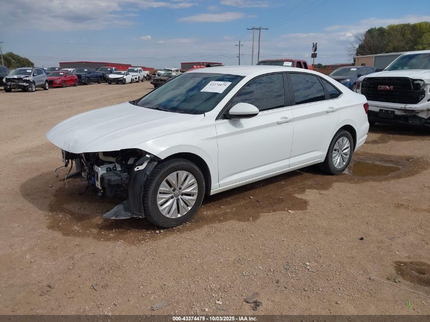 Volkswagen Jetta 2019 — photo 2