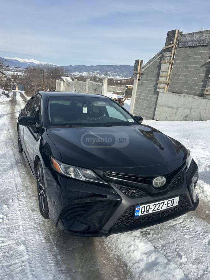 Toyota Camry 2018 — photo 2