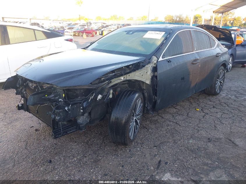 Lexus ES 300 2025 — photo 2