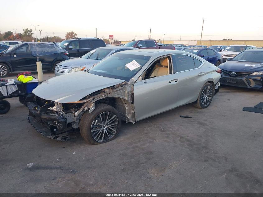 Lexus ES 300 2025 — photo 2