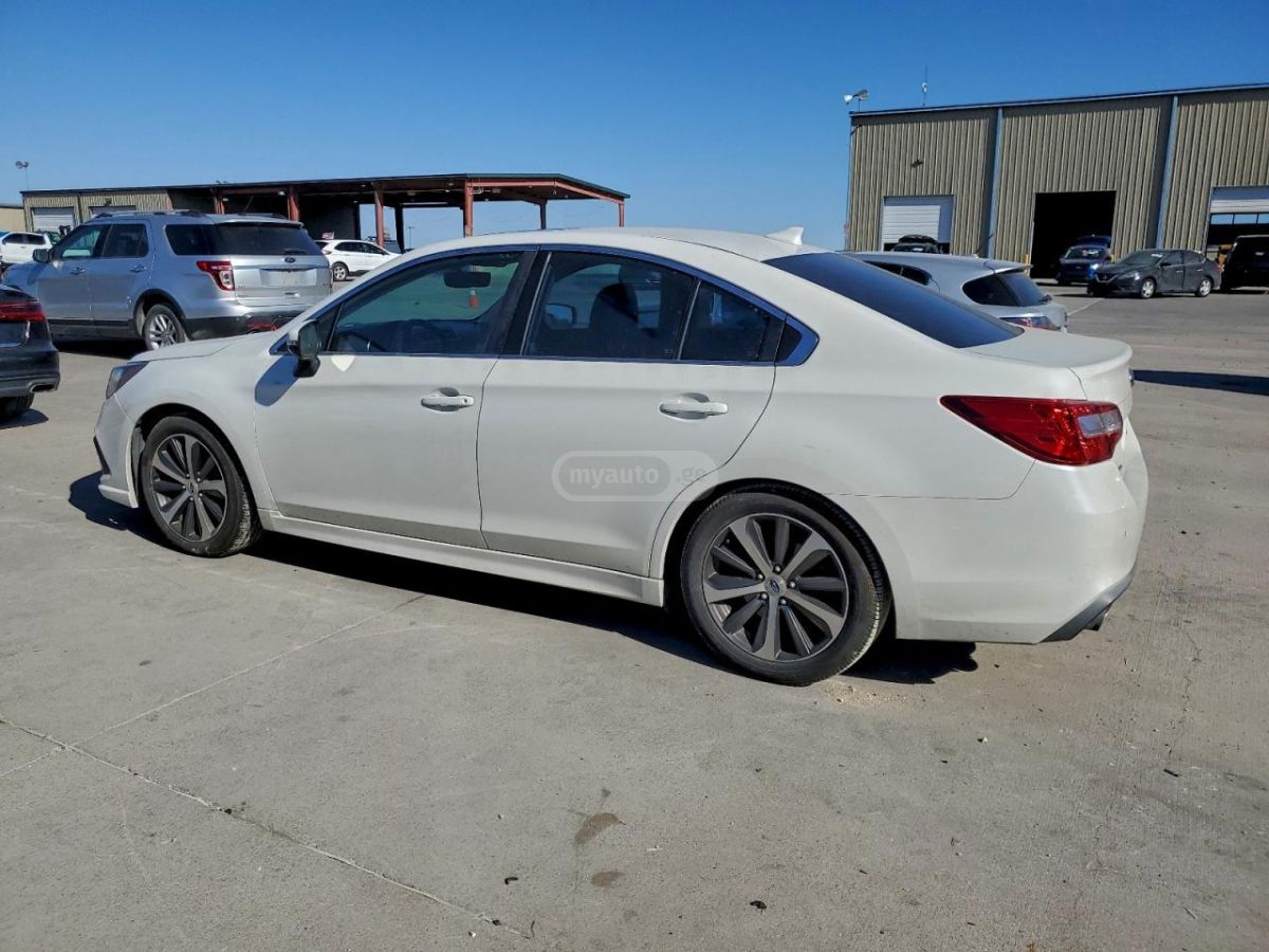 Subaru Legacy 2018 — photo 2