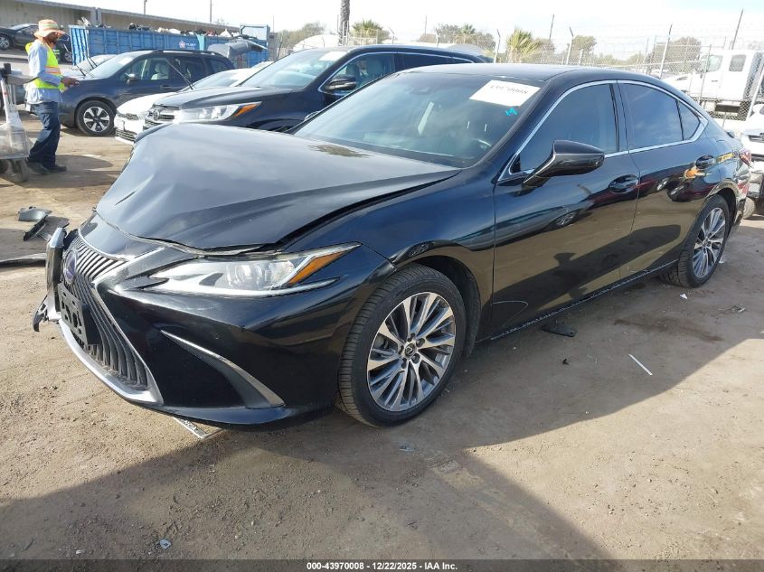 Lexus ES 300 2020 — photo 2