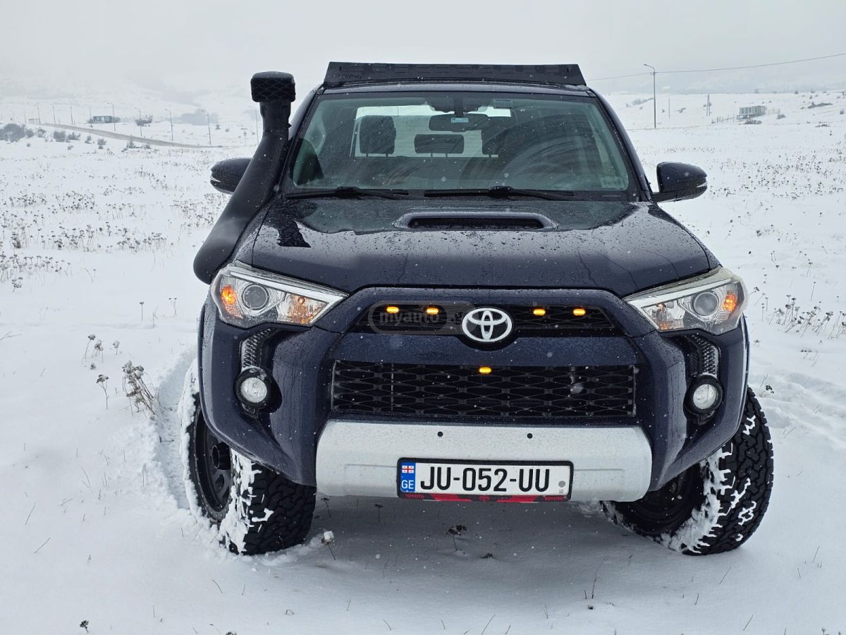 Toyota 4Runner 2017 — photo 2