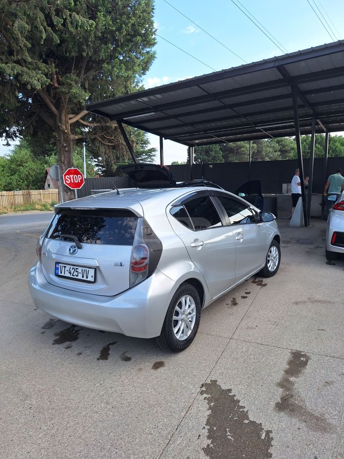 Toyota Aqua 2013 — photo 2