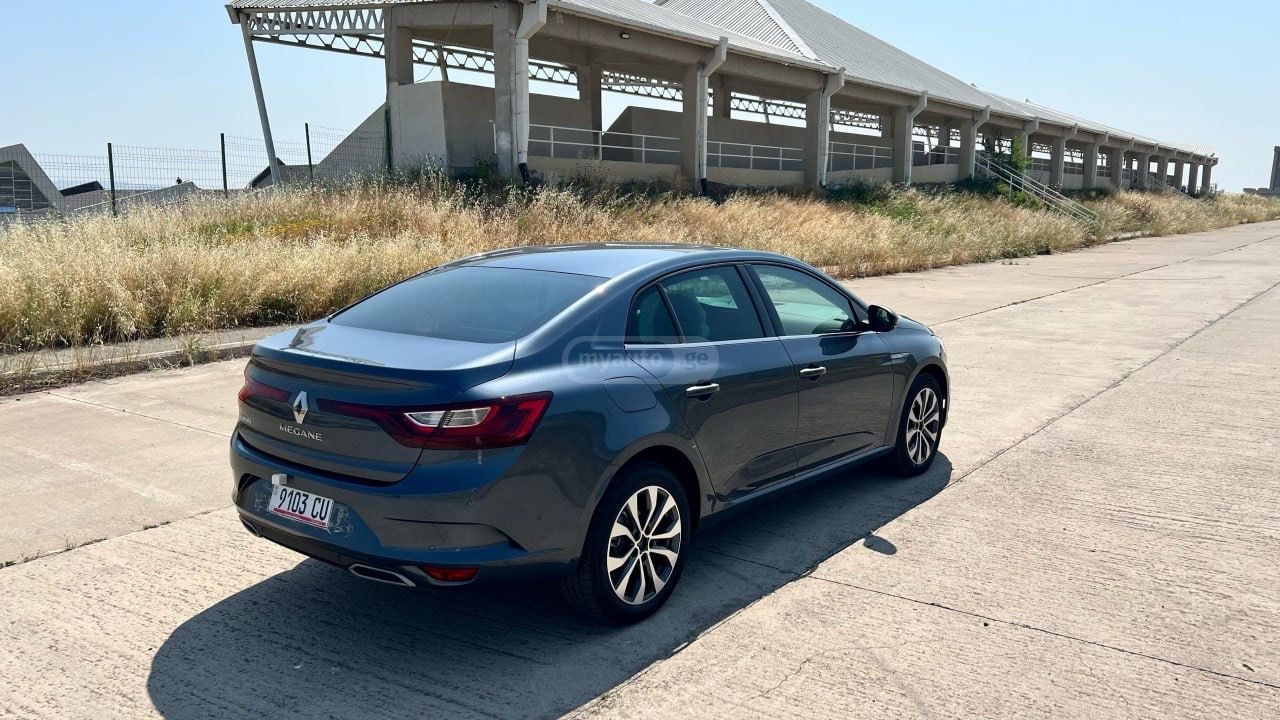 Renault Megane 2022 — photo 2