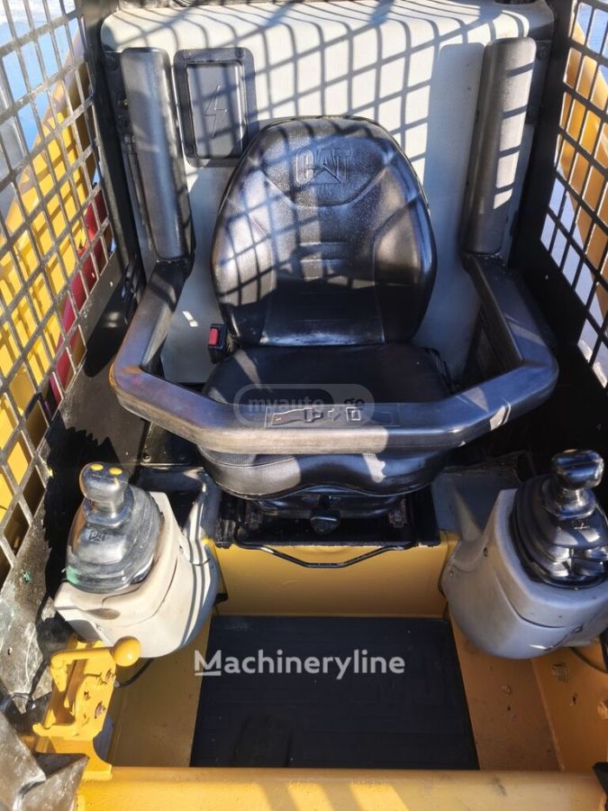 Caterpillar 120 / 120 AWD 2003 — photo 2