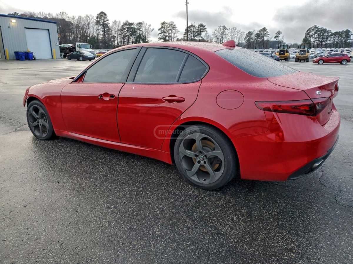 Alfa Romeo Giulia 2018 — photo 2