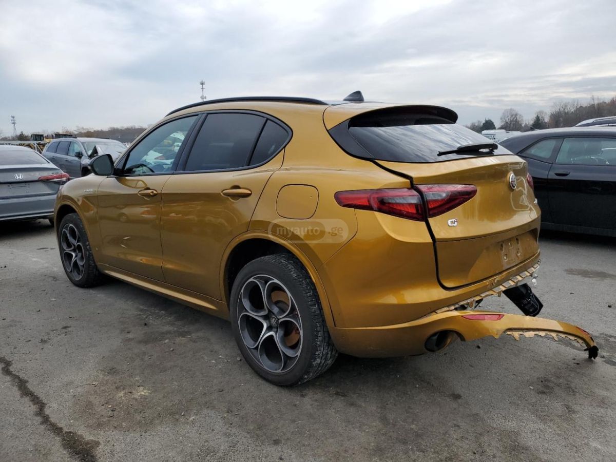 Alfa Romeo Stelvio 2023 — photo 2