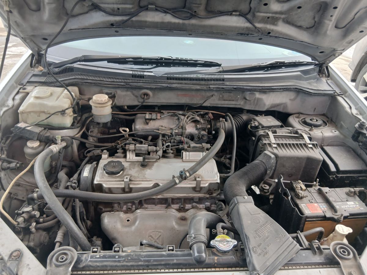 Mitsubishi Airtrek 2001 — photo 2