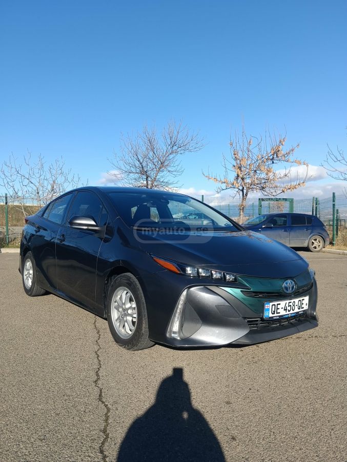 Toyota Prius 2018 — photo 2