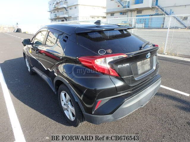 Toyota C-HR 2017 — photo 2