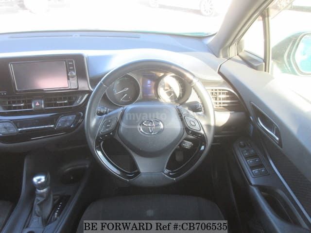 Toyota C-HR 2017 — photo 2