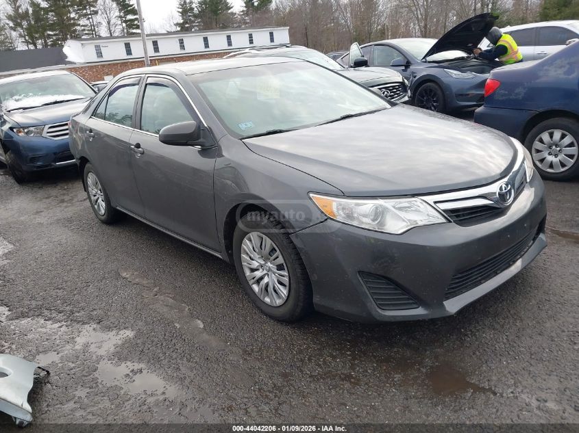 Toyota Camry 2014 — photo 2
