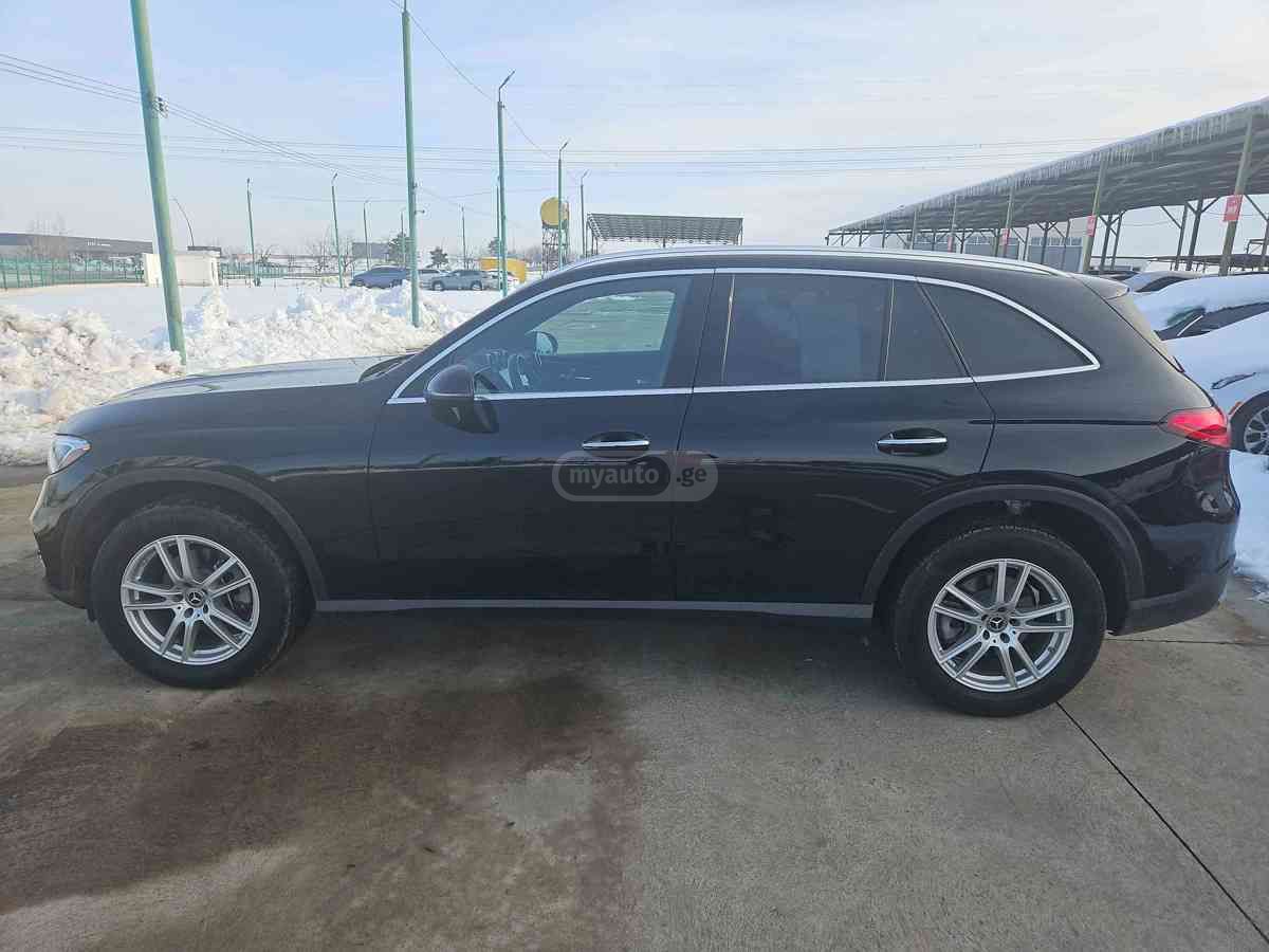 Mercedes-Benz GLC 300 2023 — photo 2
