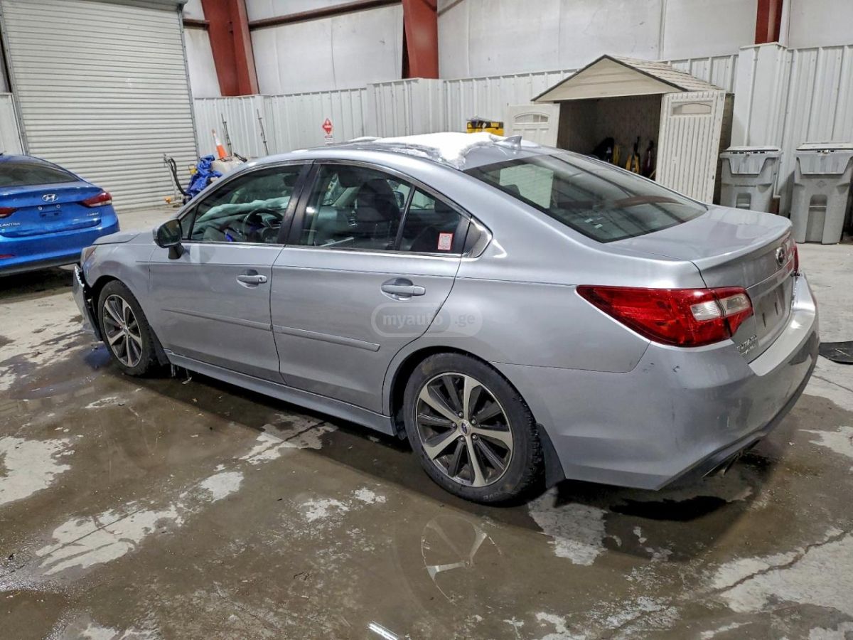 Subaru Legacy 2018 — photo 2