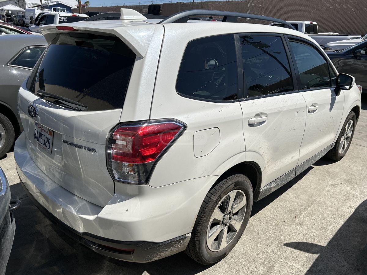 Subaru Forester 2018 — photo 2