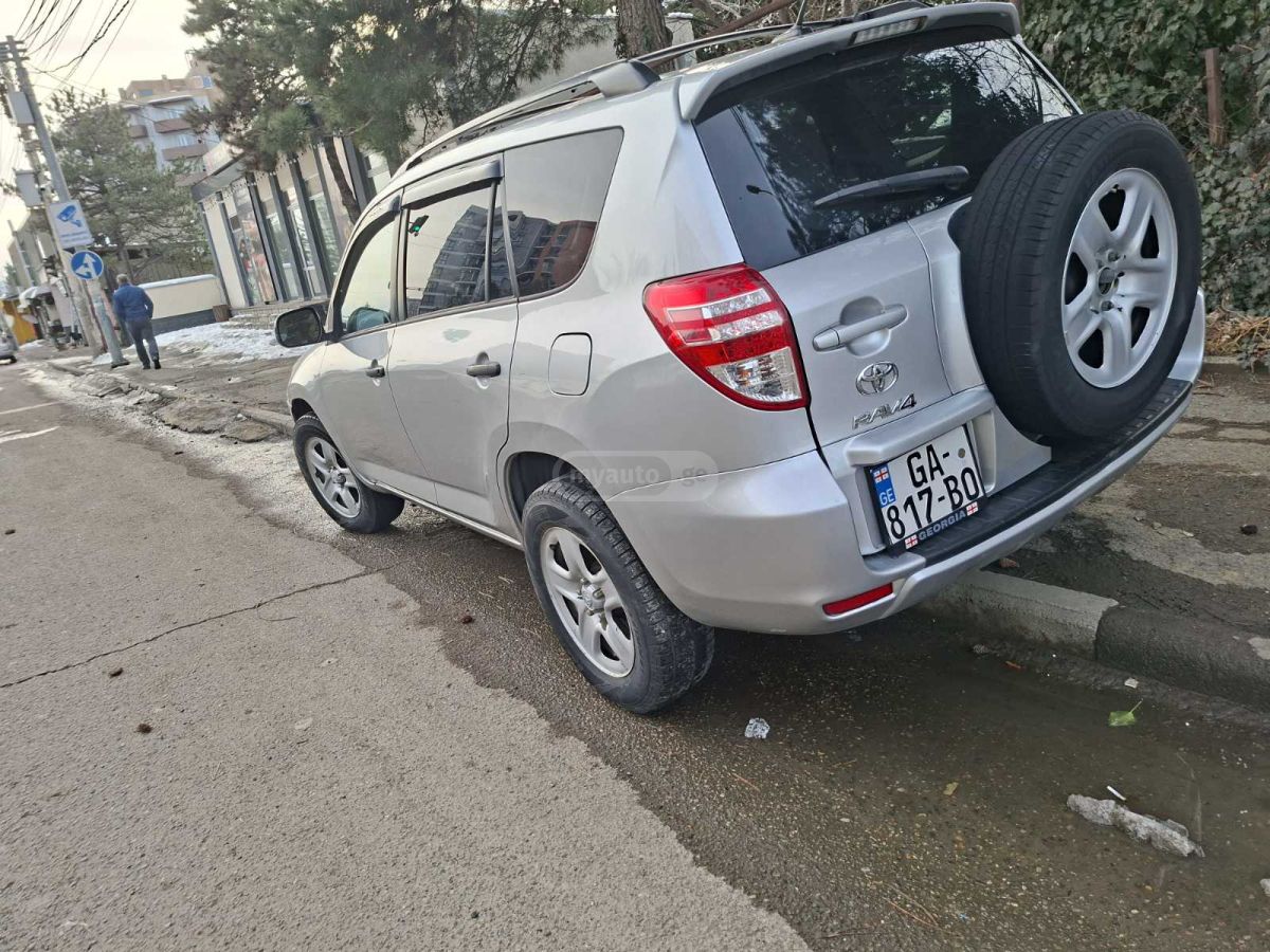 Toyota RAV4 2012 — photo 2