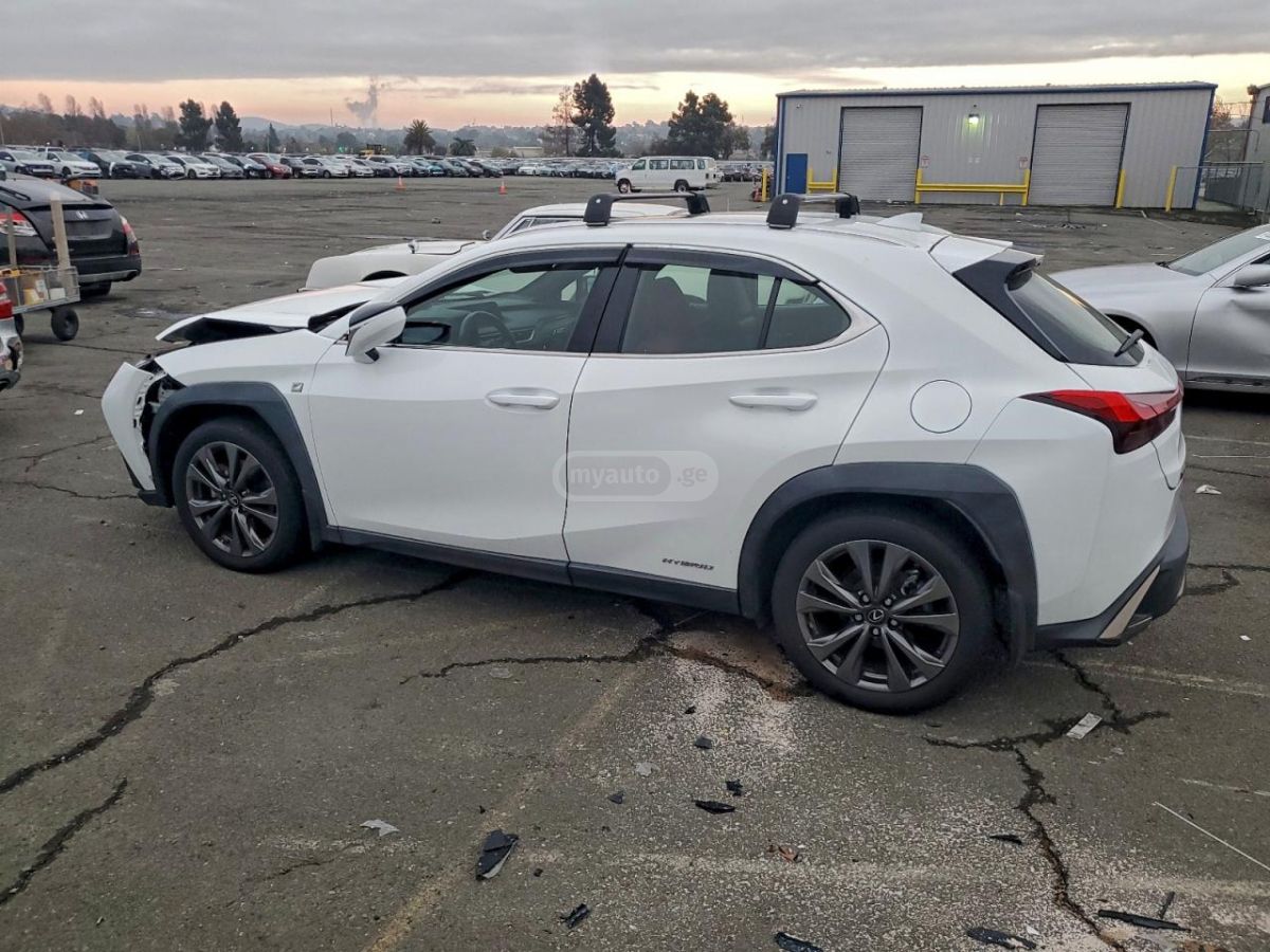 Lexus UX 250 h 2019 — photo 2