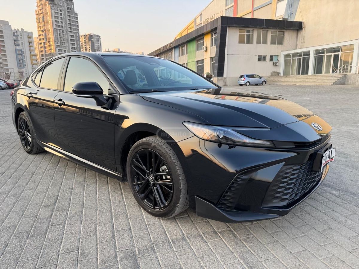 Toyota Camry 2024 — photo 2