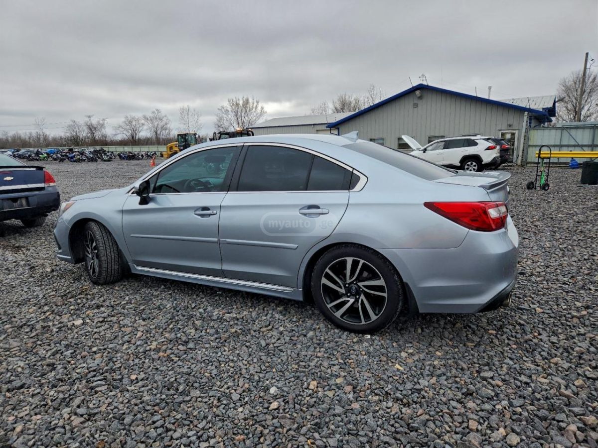 Subaru Legacy 2018 — photo 2