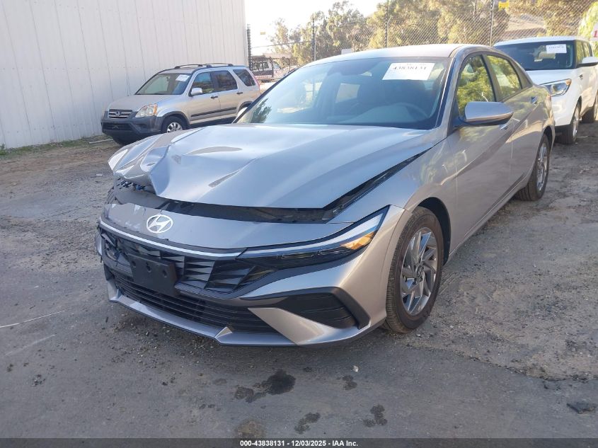 Hyundai Elantra 2025 — photo 2