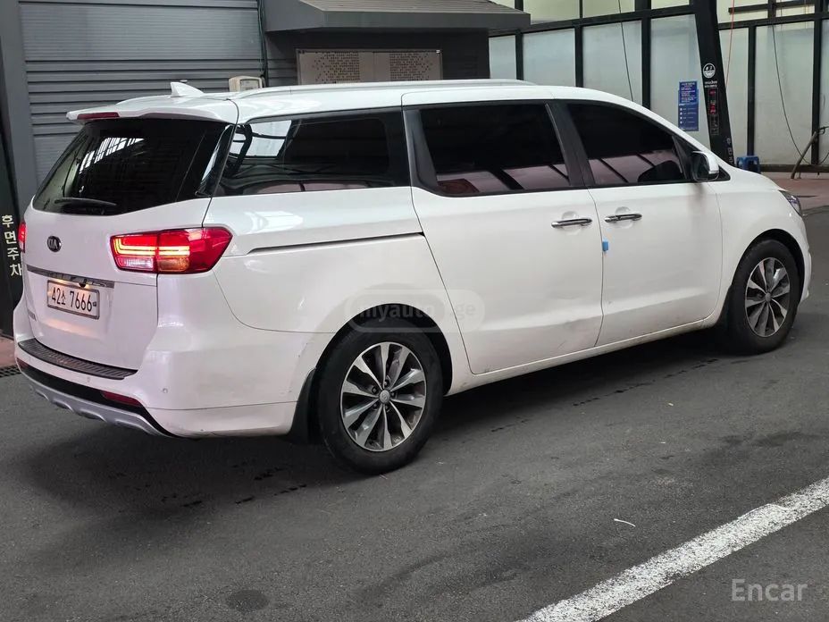 Kia Carnival 2015 — photo 2