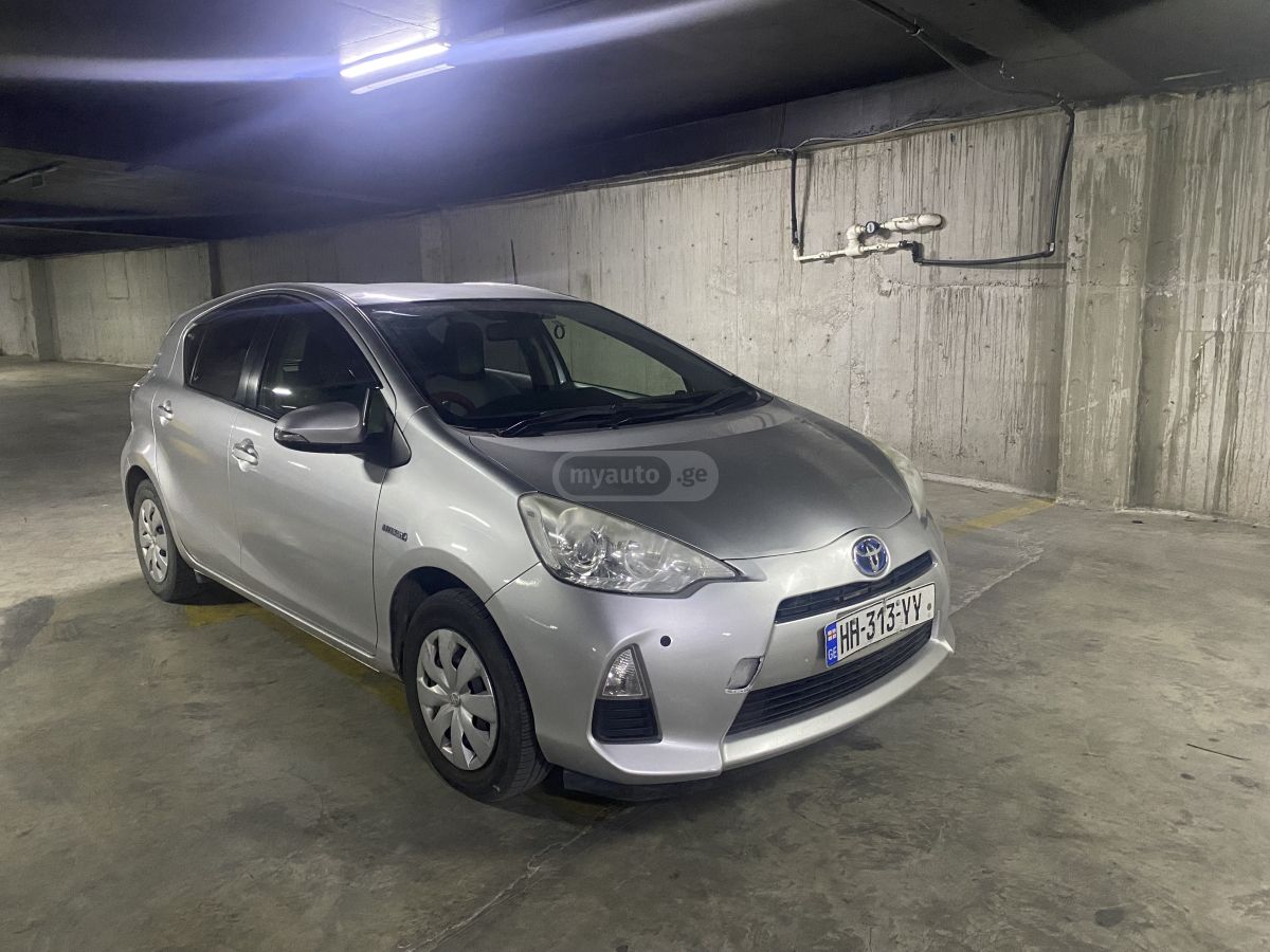 Toyota Aqua 2013 — photo 2
