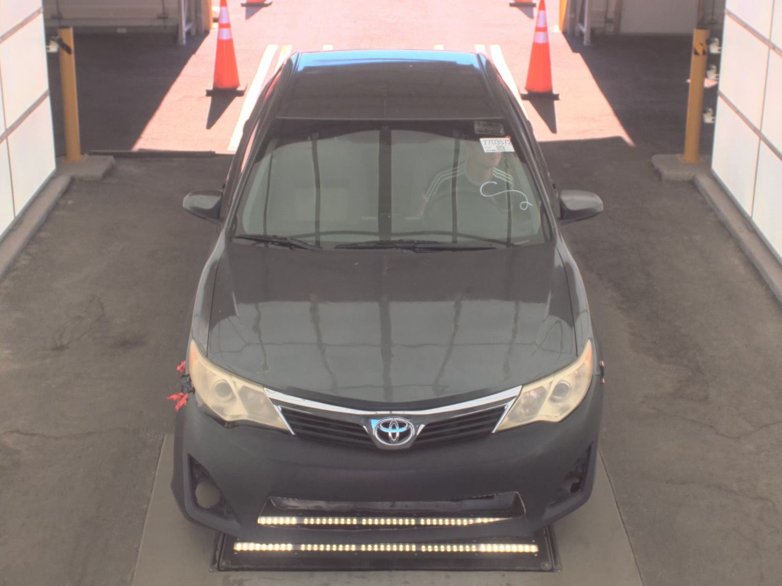 Toyota Camry 2014 — photo 2