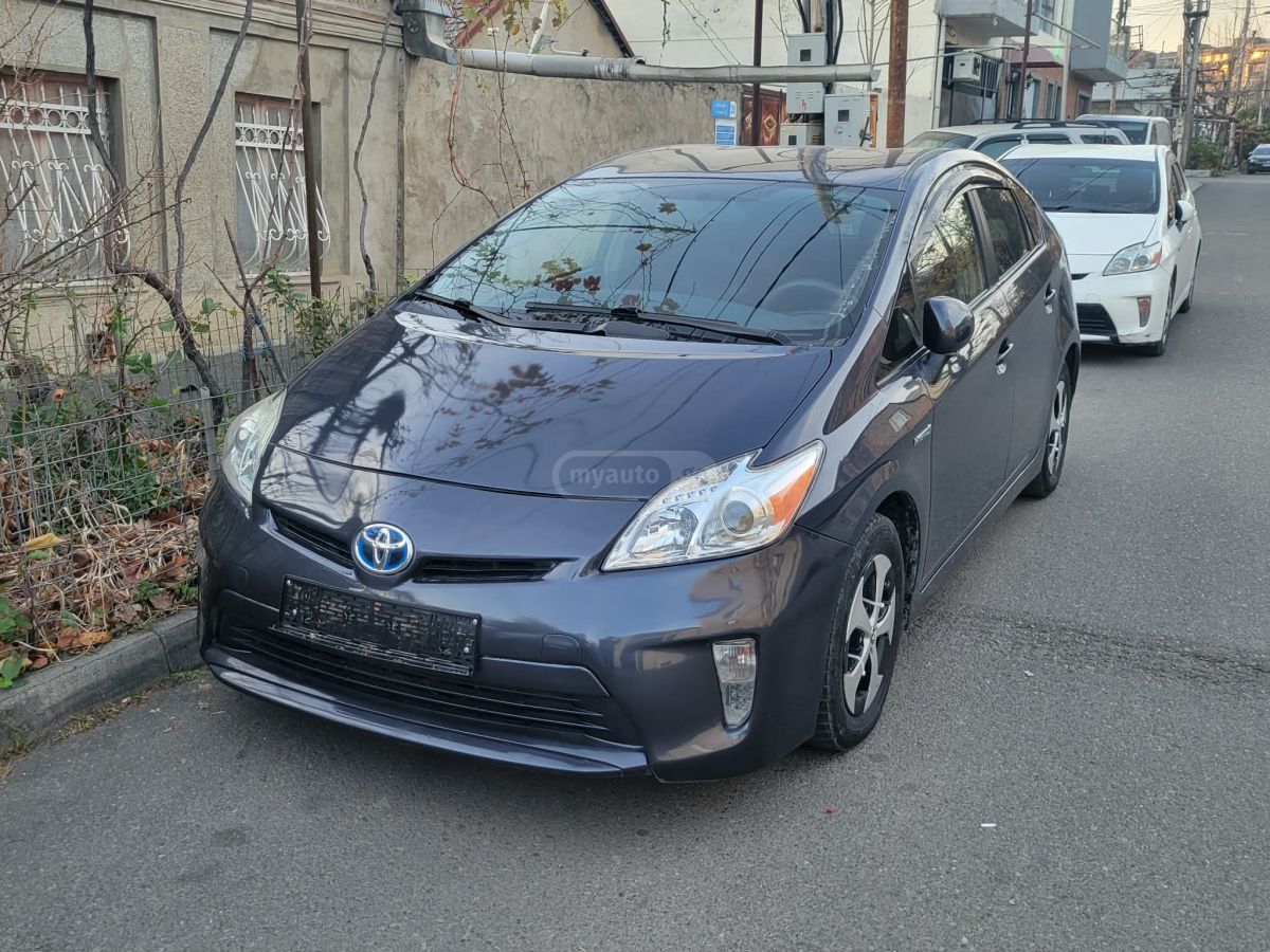 Toyota Prius 2013 — photo 2