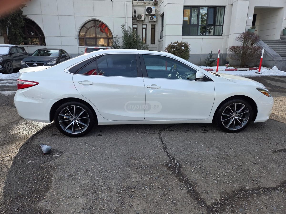 Toyota Camry 2015 — photo 2