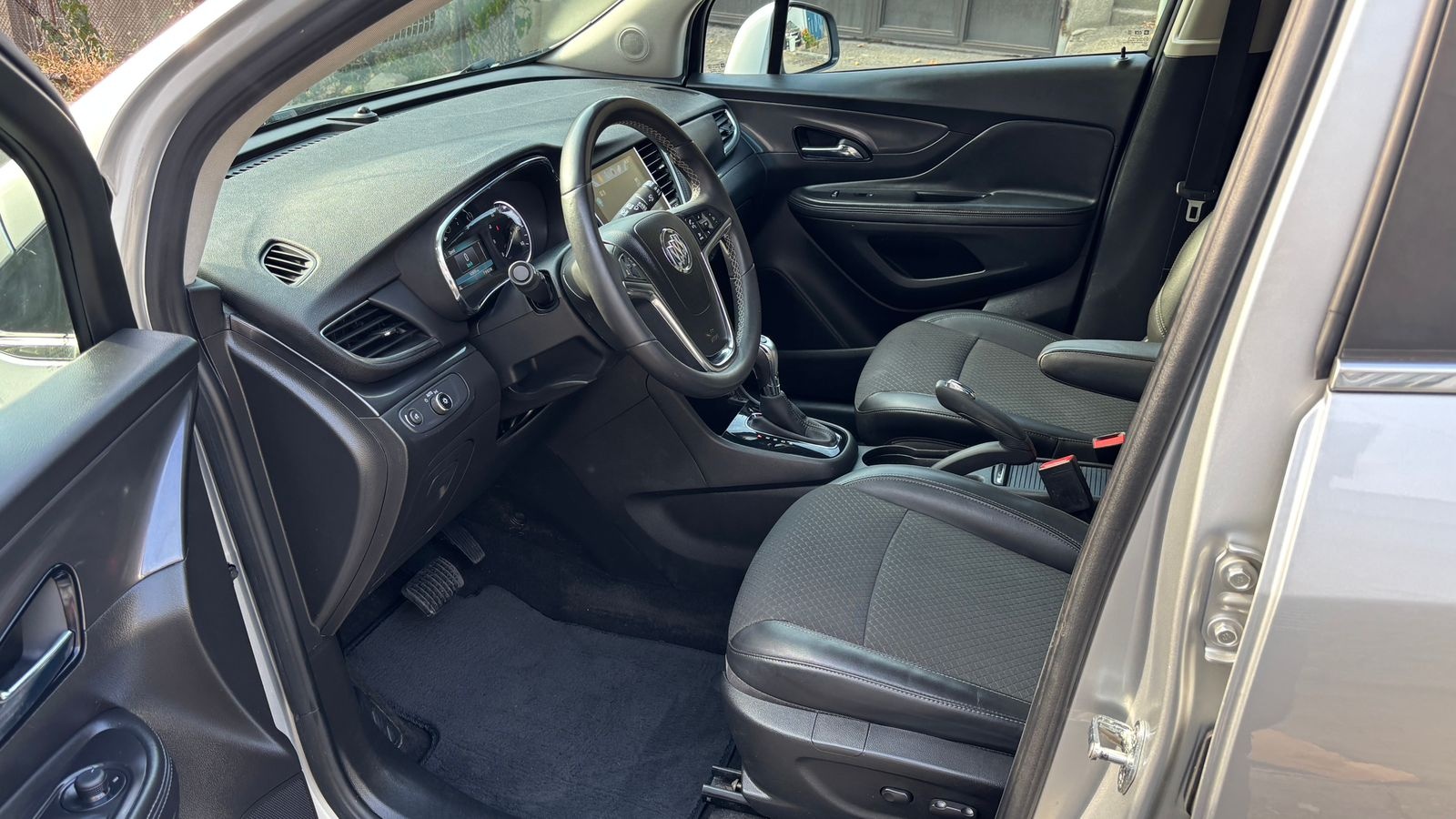 Buick Encore 2017 — photo 2