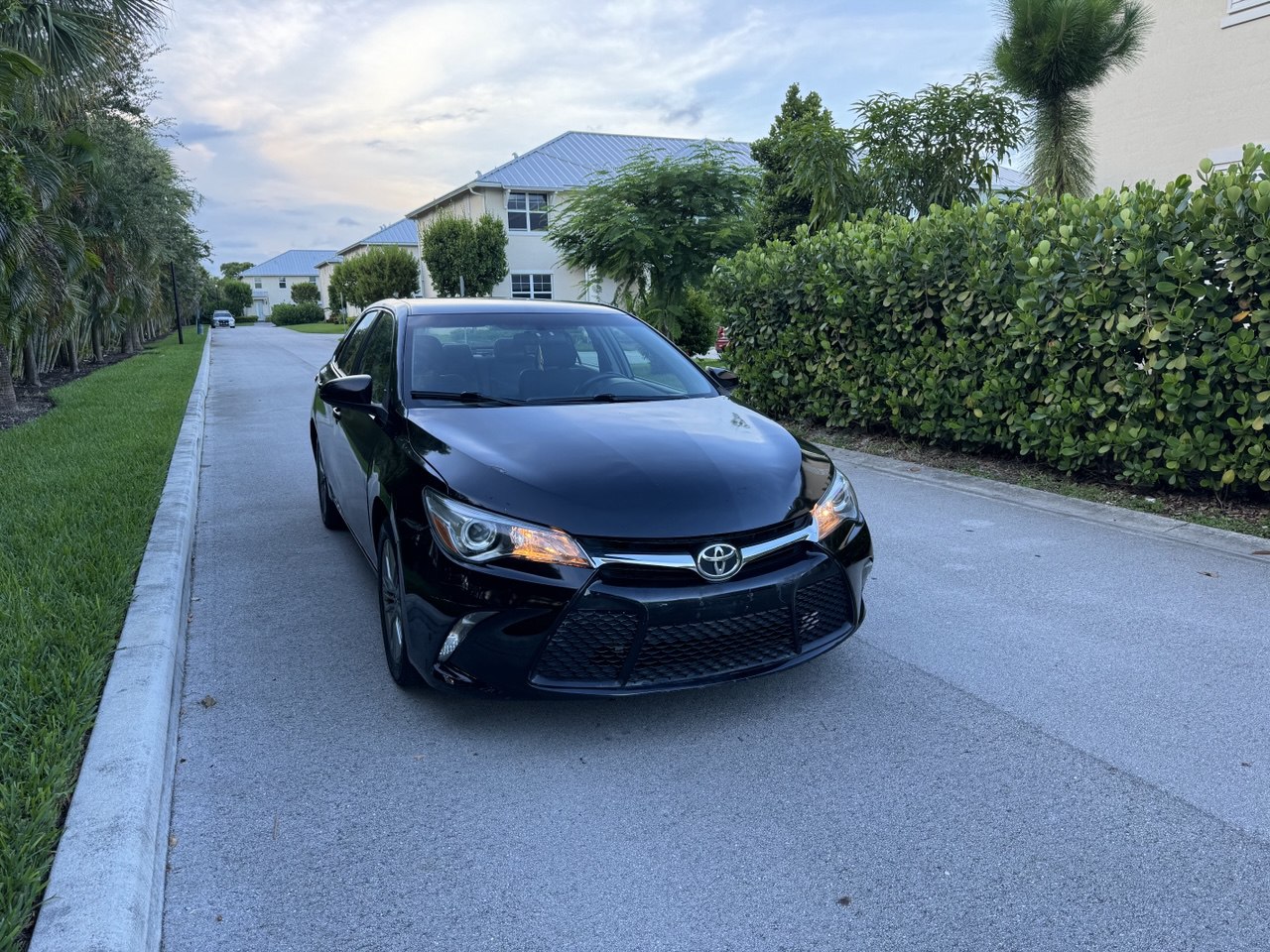 Toyota Camry 2016 — photo 2
