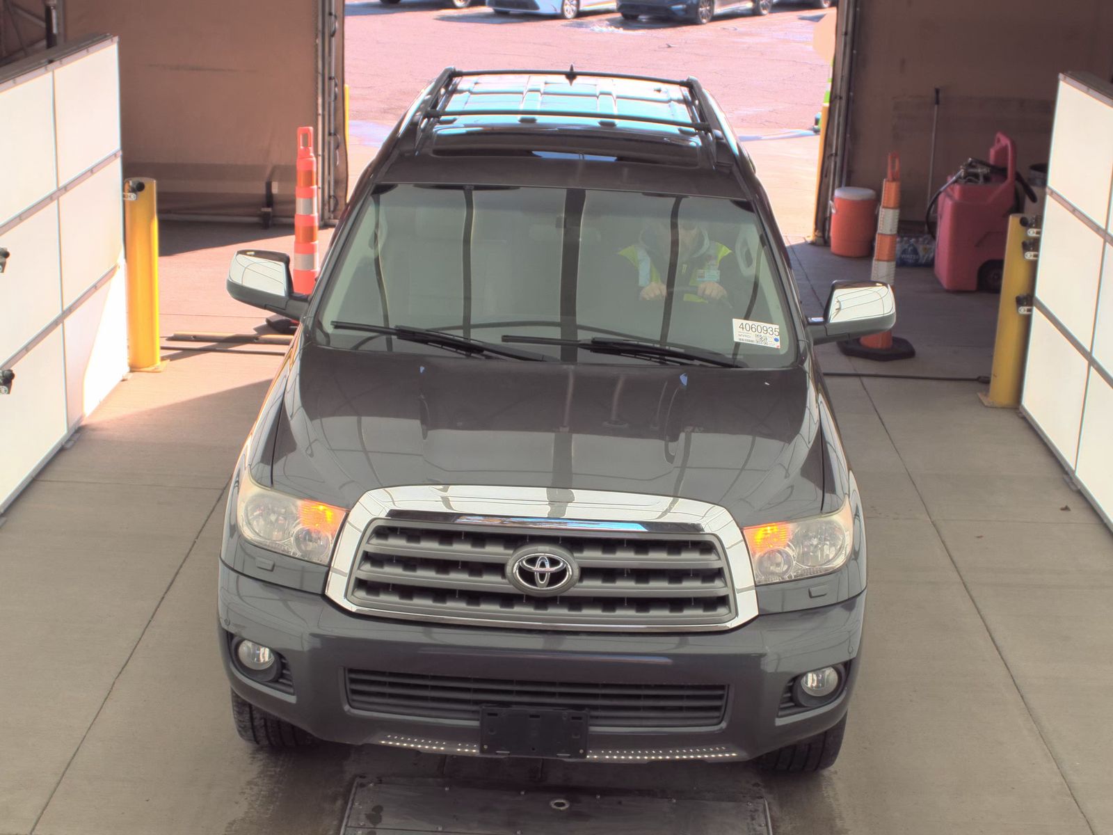 Toyota Sequoia 2014 — photo 2
