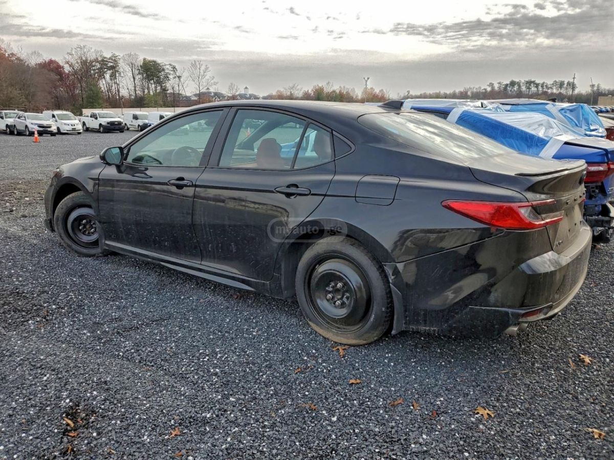 Toyota Camry 2025 — photo 2