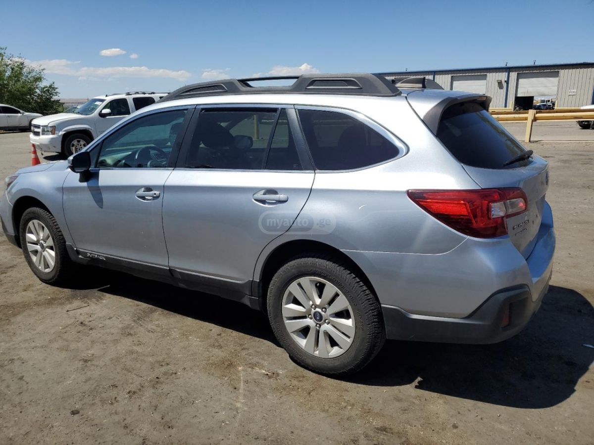 Subaru Outback 2018 — photo 2
