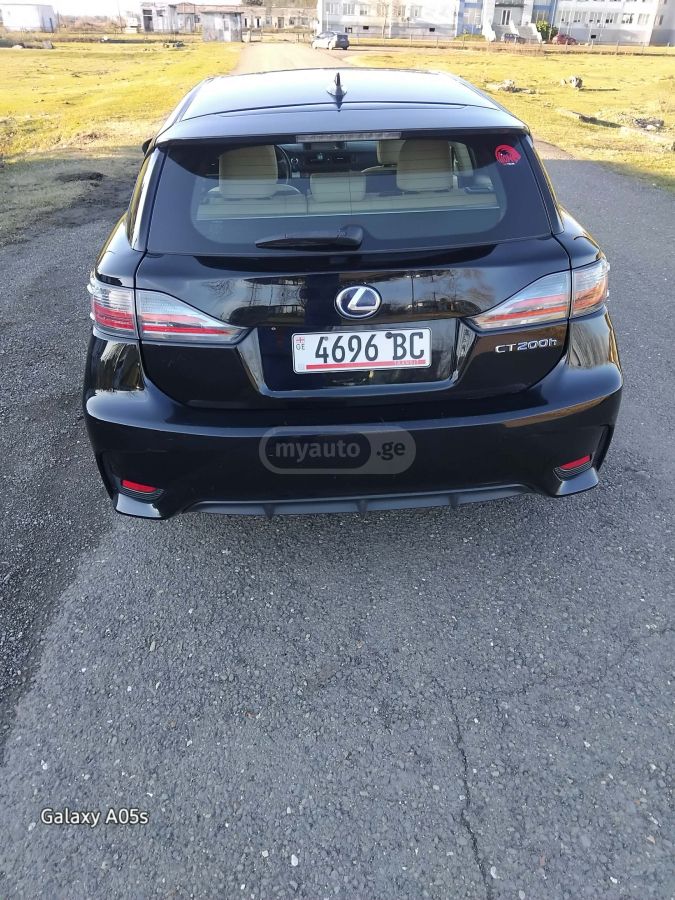 Lexus CT 200 h 2014 — photo 2