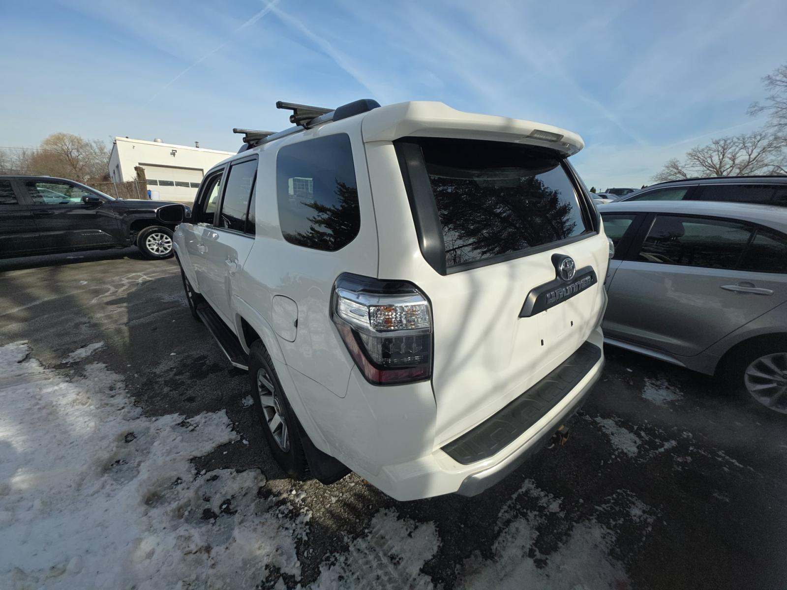 Toyota 4Runner 2015 — photo 2