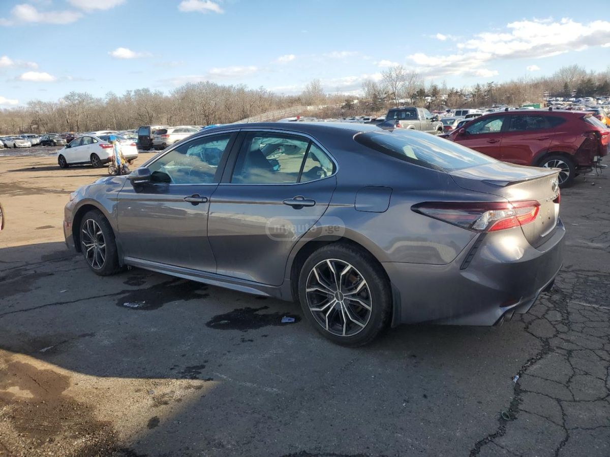 Toyota Camry 2023 — photo 2
