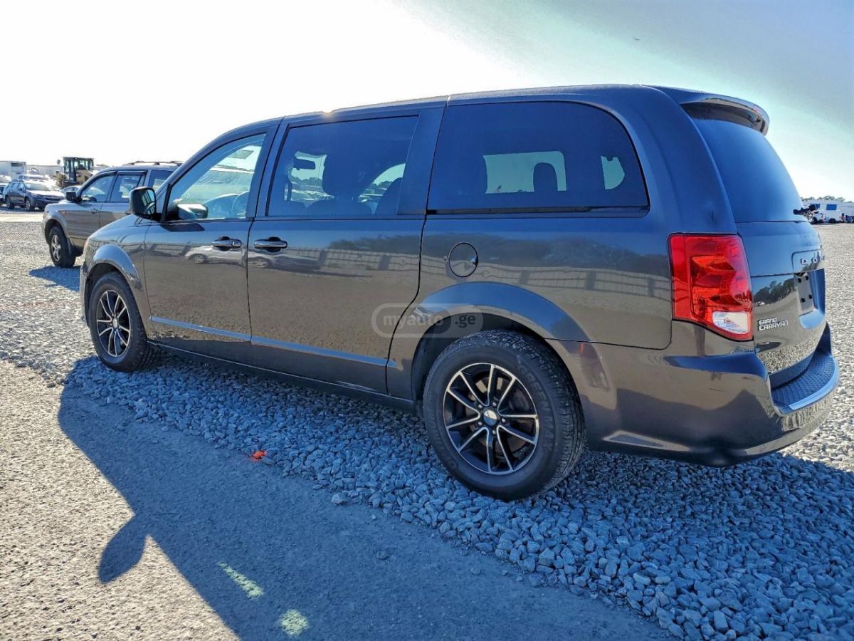 Dodge Caravan 2019 — photo 2